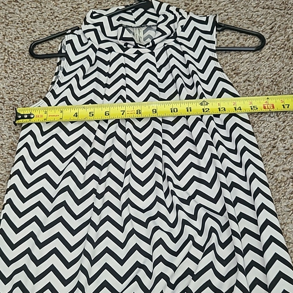 PerSeption Concept Monochrome Geometric Top - Picture 5 of 7